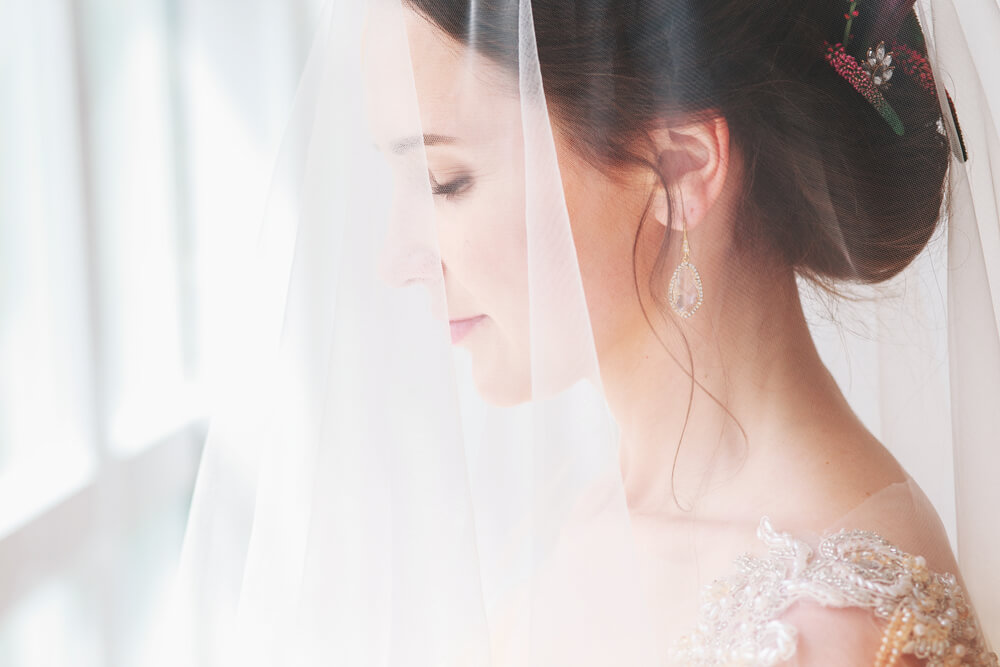 国際結婚における戸籍編製について説明する外国人花嫁