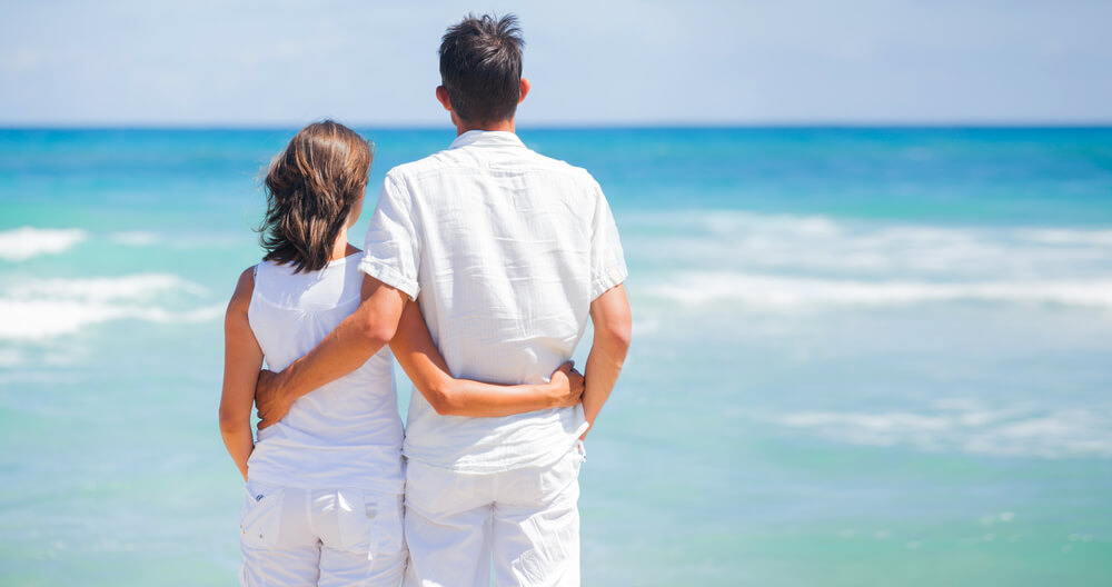 国際結婚相談所(業者婚)では、お付き合いの期間が認められていて、海にも自由にデートへ行ける