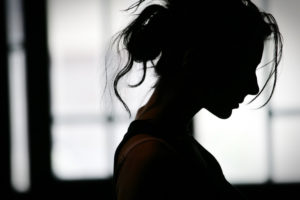 技能実習制度で給与の未払いや、差別などの被害にあっている外国人女性