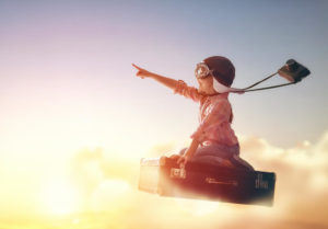 子供が本に乗って空を飛ぶイメージ