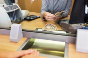 年収300万円以上の外国人