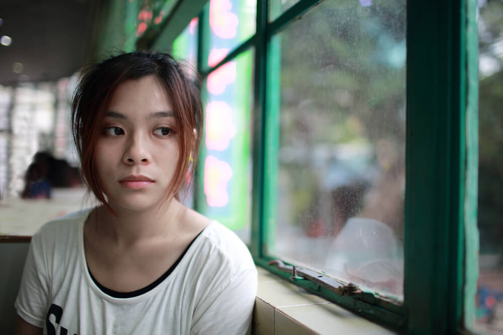 母国で貧しい生活を送り、金銭とビザを目的に、日本人との結婚を考える外国人女性
