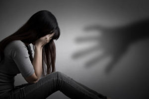 セクハラやパワハラにおびえる外国人技能実習生